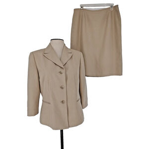 Le Suit Woman's Petite Beige Suit Size 12P Jacket Pencil Skirt Lined Pockets Zip